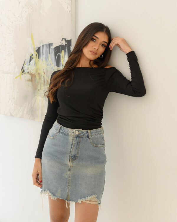 AURA LONG - SLEEVE ASYMMETRICAL NECKLINE PLEATED T-SHIRT - BLACK - Image 5