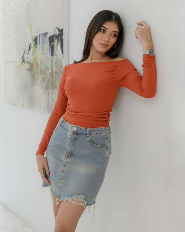 AURA LONG - SLEEVE ASYMMETRICAL NECKLINE PLEATED T-SHIRT - DUST ORANGE - Image 3