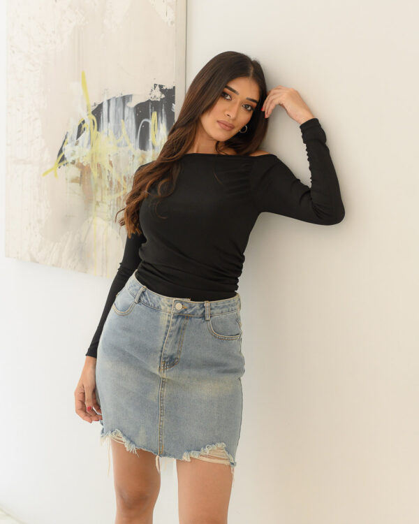 AURA LONG - SLEEVE ASYMMETRICAL NECKLINE PLEATED T-SHIRT - BLACK - Image 6