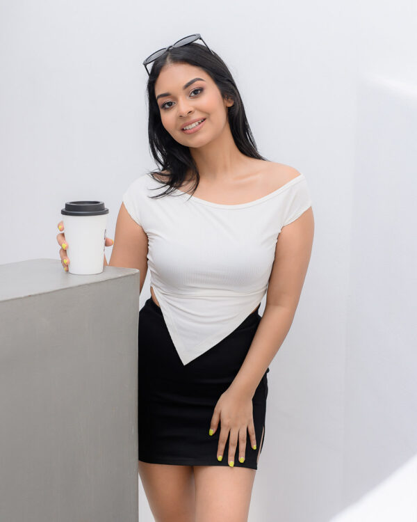 LUXE SOLID SIDE V HEM ASYMMETRICAL NECKLINE TSHIRT - White - Image 2