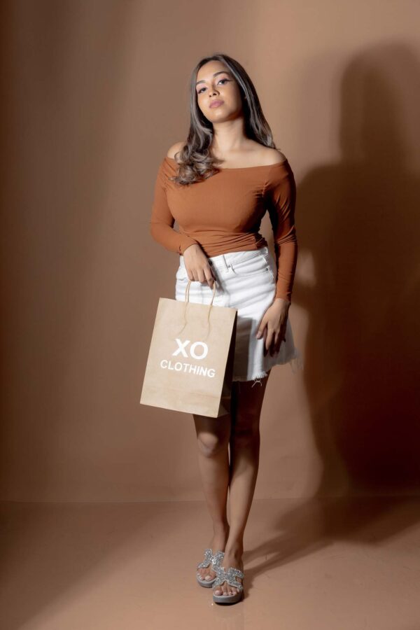 DOWNTOWN LONG- SLEEVE ASYMMETRICAL NECKLINE PLEATED T-SHIRT - MOCHA BROWN - Image 4
