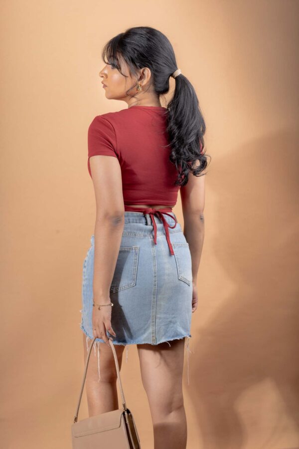DOWNTOWN SHORT SLEEVE TIE BACK CROP TOP - MAROON RED - Image 2
