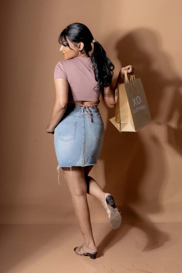 DOWNTOWN SHORT SLEEVE TIE BACK CROP TOP - DUSTY ROSE PINK - Image 4