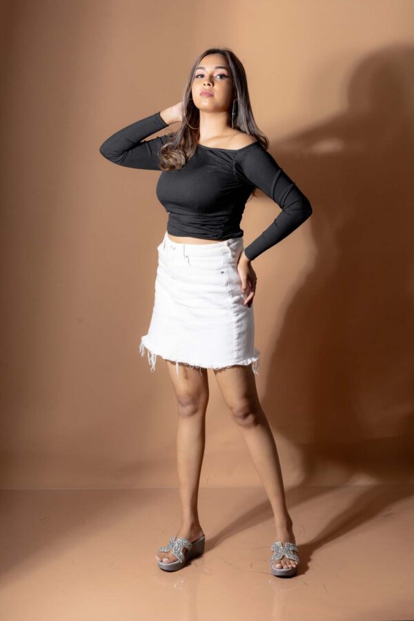 DOWNTOWN LONG- SLEEVE ASYMMETRICAL NECKLINE PLEATED T-SHIRT - BLACK - Image 5